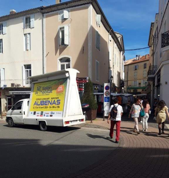 Location de camion pour campagnes publicitaires France